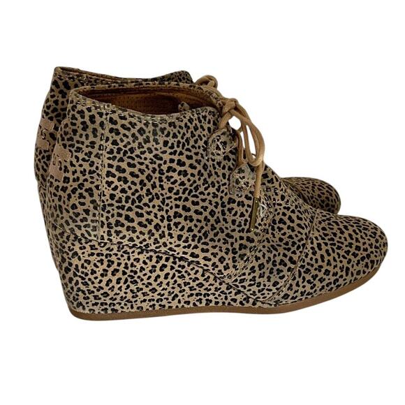 Toms Cheetah Suede Desert Lace Up Wedge Heels Ankle Booties Womens Size 8.5 - Picture 2 of 8